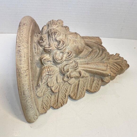 Vintage-Inspired Wall-Mounted Decorative Plaster Shelf With Sculpted Face Motif - Picture 3 of 10
